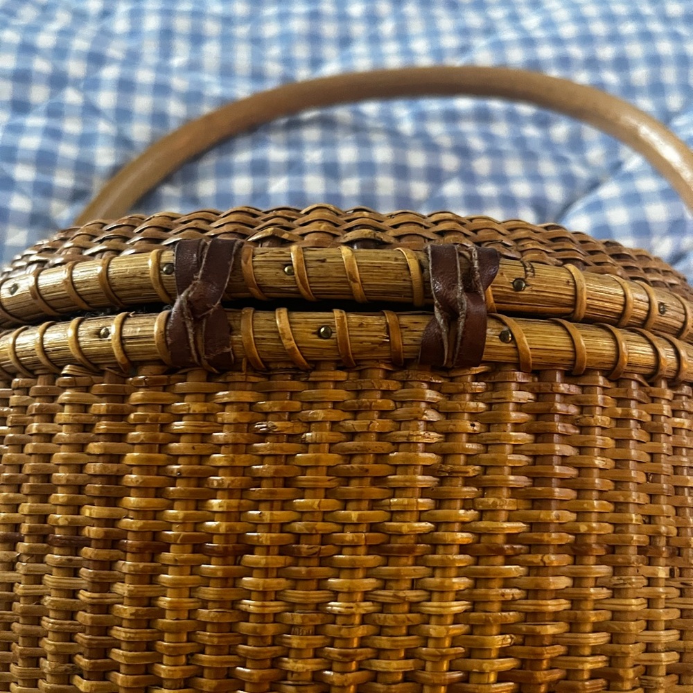 EUC Brooks Brothers woven Nantucket STYLE basket purse with navy cotton lining. - Picture 8 of 9